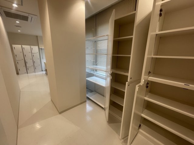 米新ビルの内装|受付スペース裏