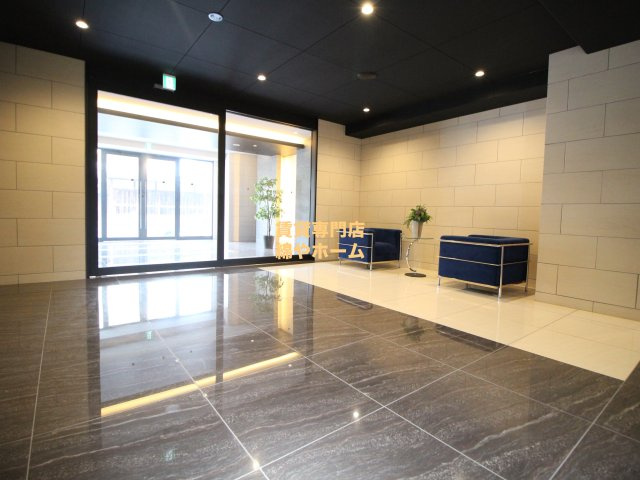 グランパシフィック帝塚山innovationのロビー|ゆとりのあるロビーです