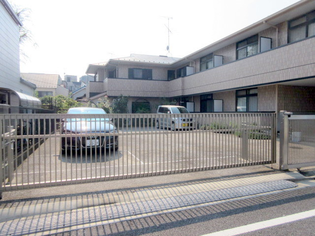 ユニ・ウェルの駐車場|★敷地内駐車場あり（要空き確認）★