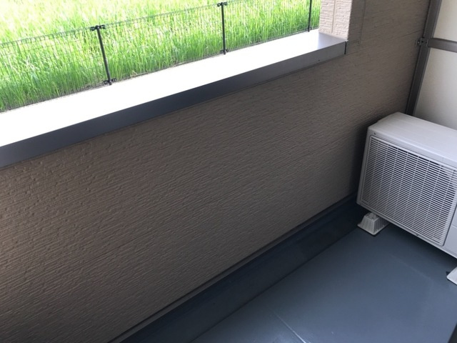 ユニヴァリィエスポアールのバルコニー