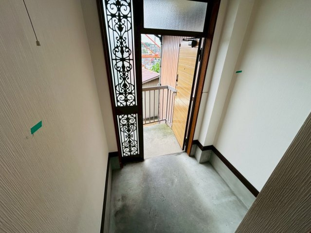 日進市梅森台テナントの玄関