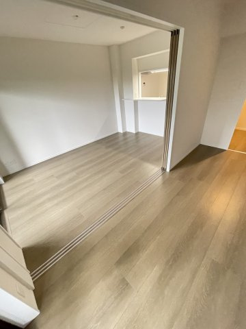 サンテラス・TUTOMIの居間・リビング|ゆったり過ごせるリビングです