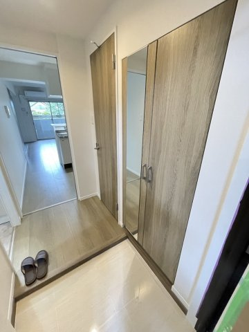 サンテラス・TUTOMIの玄関|落ち着いた玄関です