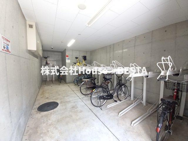 エスリード神戸海岸通の駐車場