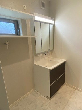 【独立洗面台】 | 今津ガレージ付き平屋住宅