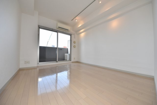 アーデン谷町の居間・リビング