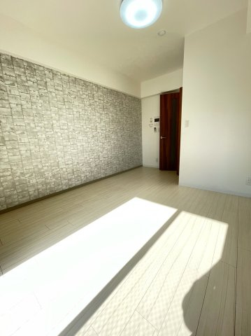 HRフロントリーガル難波WESTの洋室