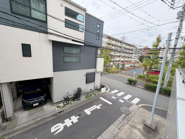 東急ドエルアルス五反野の駐車場