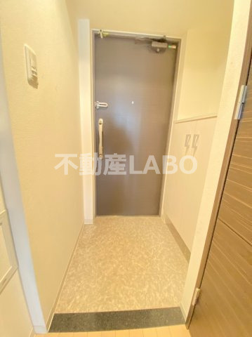 ジュネーゼみなと弁天町の玄関