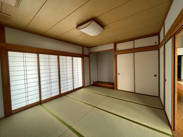 泉池町　売事務所の和室