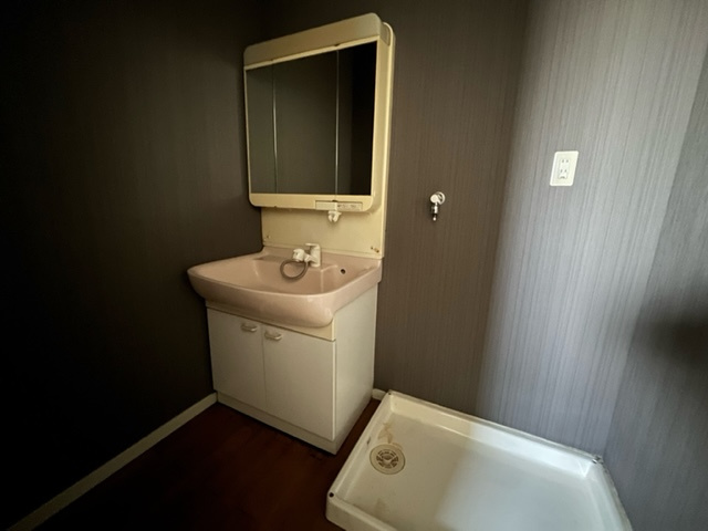 泉池町　売事務所の独立洗面台