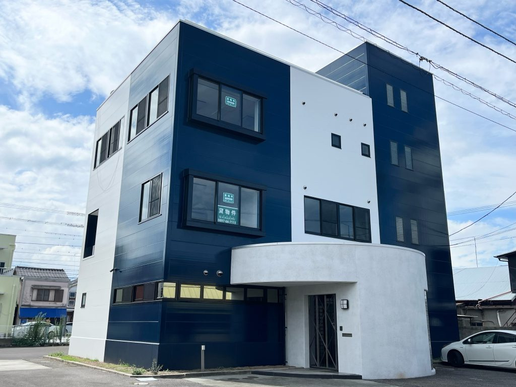 泉池町　売事務所の外観