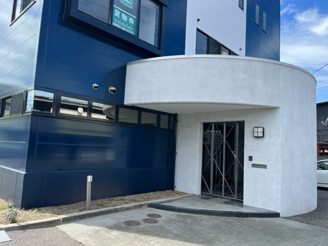 泉池町　売事務所の外観