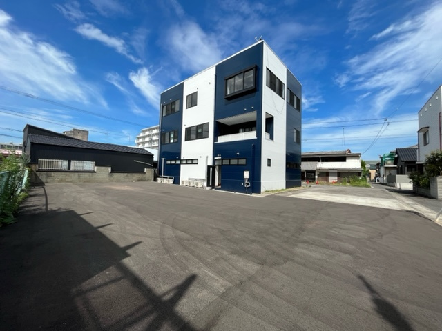 泉池町　売事務所の駐車場