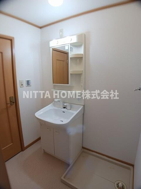 マーヴェラスＡの洗面所|独立洗髪洗面台がついています＊