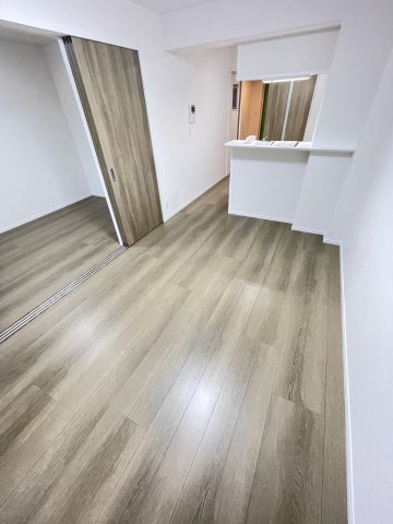 サンテラス・TUTOMIの居間・リビング|ゆったりとした居間です