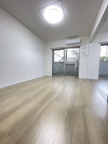 サンテラス・TUTOMIの居間・リビング|ゆったり過ごせる居間です