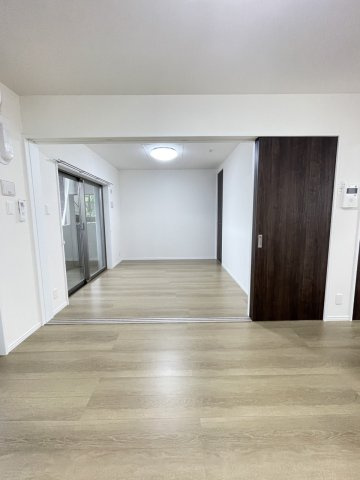 サンテラス・TUTOMIの居間・リビング|こちらの居間で趣味の時間をお楽しみください