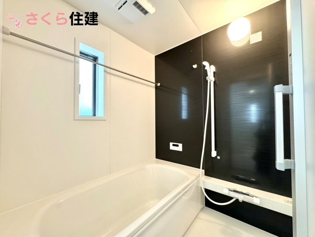 クレイドルガーデン　宇都宮市川田町第6　10号棟の浴室|梅雨の時期は大活躍の浴室乾燥機！家族の数だけ増える洗濯物もしっかり乾かせます
