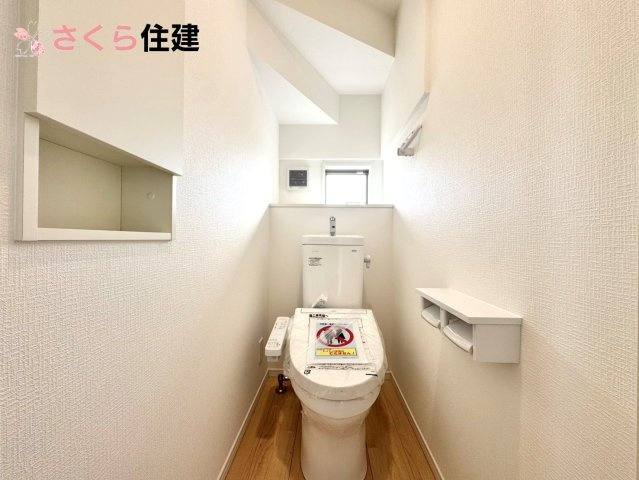 クレイドルガーデン　宇都宮市川田町第6　10号棟のトイレ|トイレは各階完備。夜、トイレに起きても、2階の寝室から1階のトイレに降りる必要はありません。