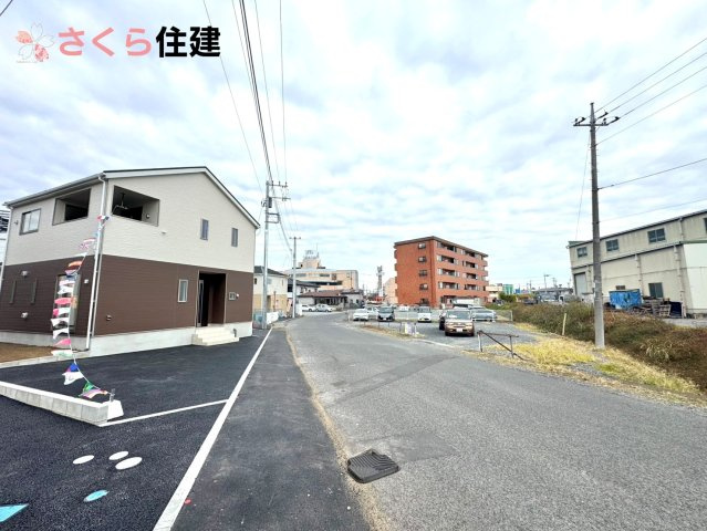 クレイドルガーデン　宇都宮市川田町第6　10号棟の前面道路含む現地写真|前面道路幅員7.6ｍ　車の通りが少ない為慌てずに出入りしやすいです。