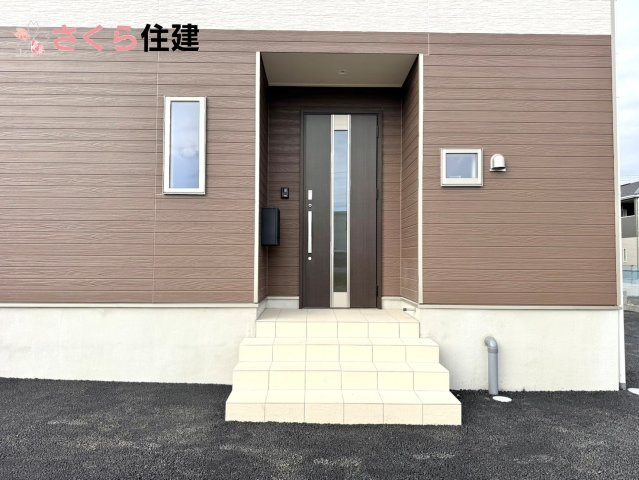 クレイドルガーデン　宇都宮市川田町第6　10号棟の玄関|夜間でも来訪者の顔を認識できるLEDライトを装備！ＴＶモニター付きインターフォンで安心のセキュリティ