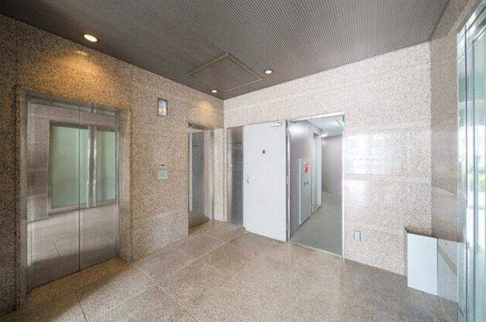 フォンテ西原宿ビルのエントランス