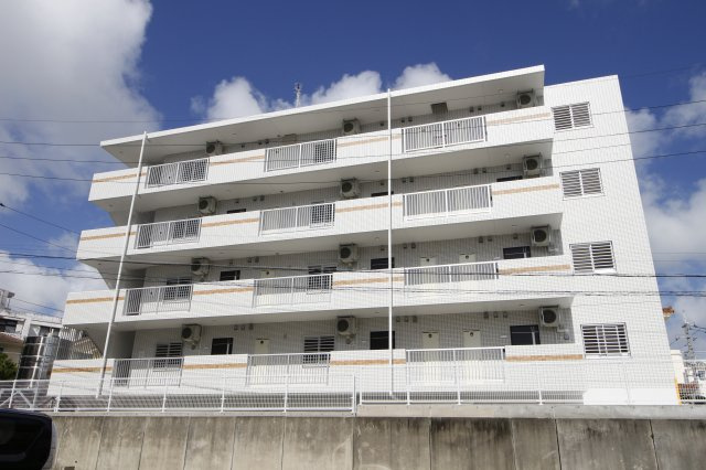 豊見城市宜保５丁目のアパート