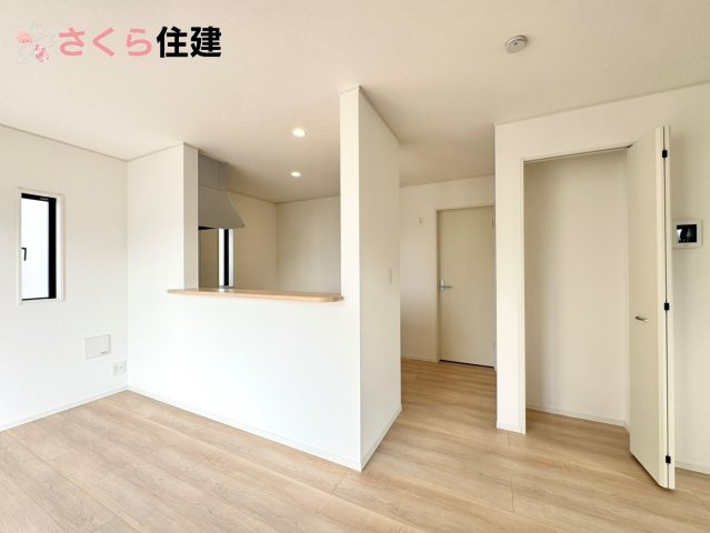 クレイドルガーデン　宇都宮市川田町第6　11号棟のキッチン|対面式システムキッチン。リビングを見渡せるキッチンで家族の様子をうかがいながら料理がはかどりそう！