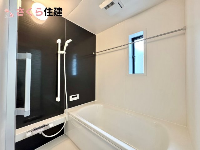 クレイドルガーデン　宇都宮市川田町第6　11号棟の浴室|梅雨の時期は大活躍の浴室乾燥機！家族の数だけ増える洗濯物もしっかり乾かせます
