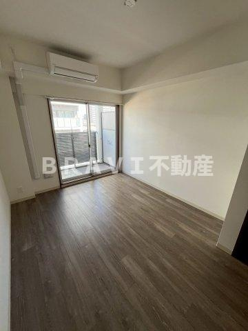 Alivis都島北通　BRAVI不動産の居間・リビング|【Alivis都島北通】こちらのリビングで趣味の時間をお楽しみください