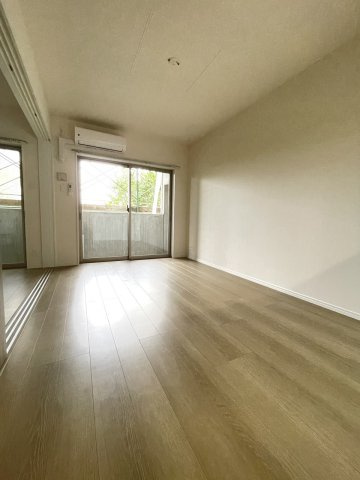 (仮称)日向・新生町YMマンションの居間・リビング|ゆったりとしたリビングです