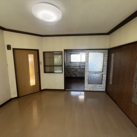 登別市片倉町3丁目6-4戸建の居間・リビング