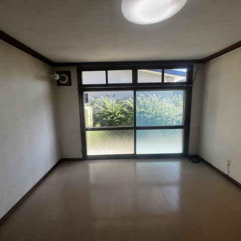 登別市片倉町3丁目6-4戸建の居間・リビング