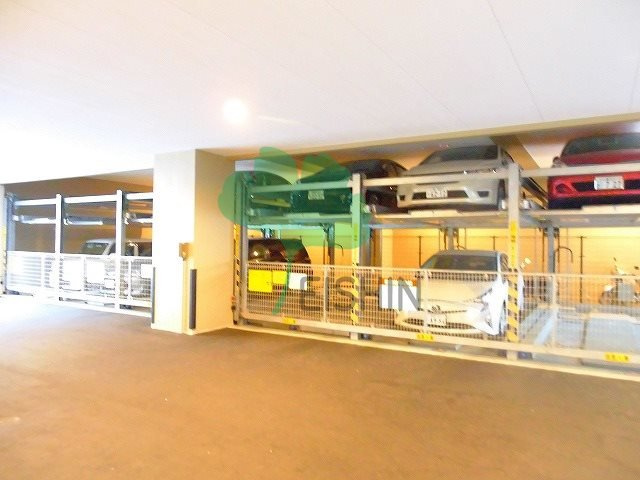 エンクレスト博多駅東2の駐車場