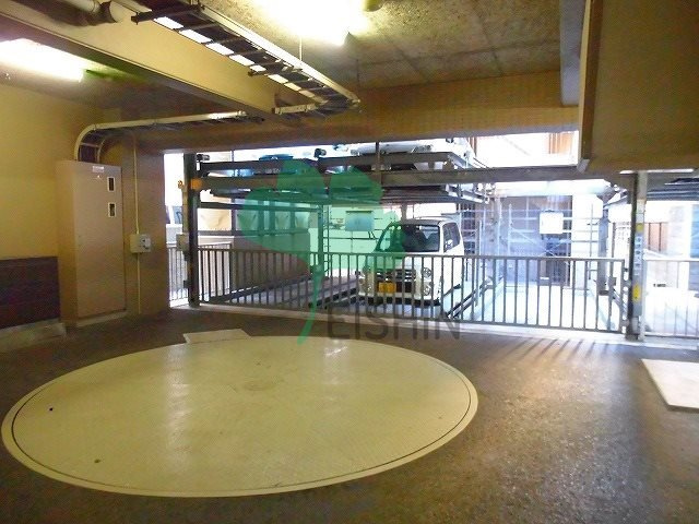 ジェイド博多の駐車場