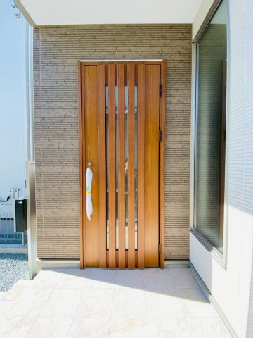 よかタウン／菊池郡菊陽町津久礼１２期／２号棟の玄関