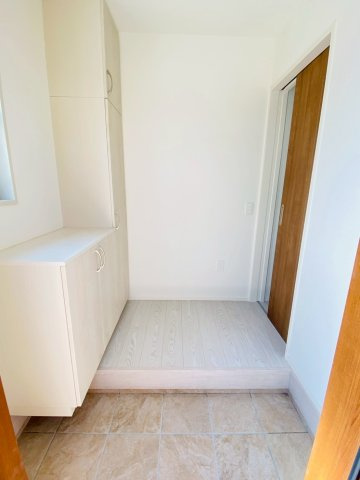 よかタウン／菊池郡菊陽町津久礼１２期／２号棟の玄関