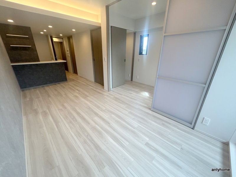 コンフォリア・リヴ北浜淡路町　仲介手数料無料の居間・リビング