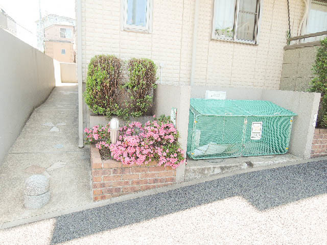 ジュネス鴨居のその他共用部分|敷地内ゴミ置き場