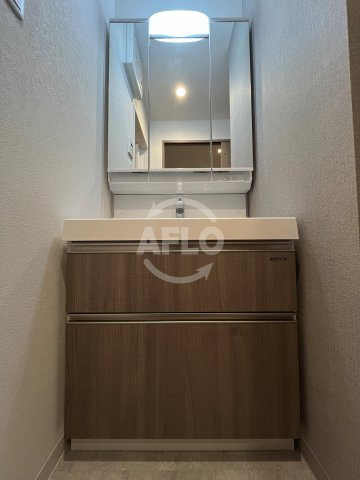 プレサンスNEO九条ディアシス　本田小学校区のキッチン|プレサンスNEO九条ディアシス　洗面所