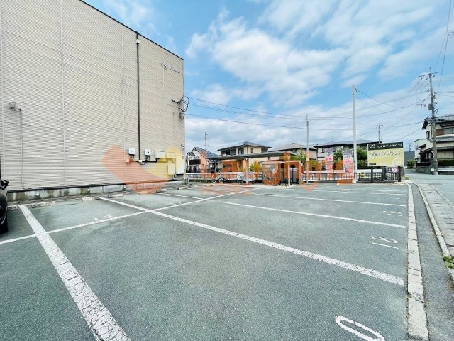 久留米市上津町のアパートの駐車場