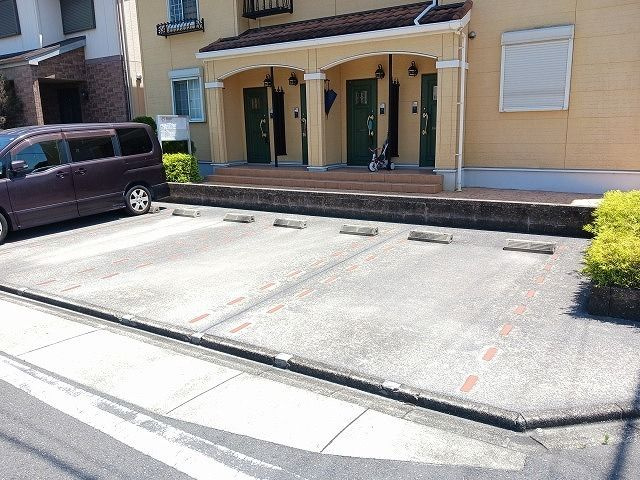 フレール　Ⅱの駐車場