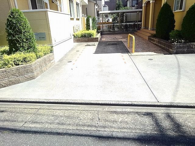 フレール　Ⅱの駐車場