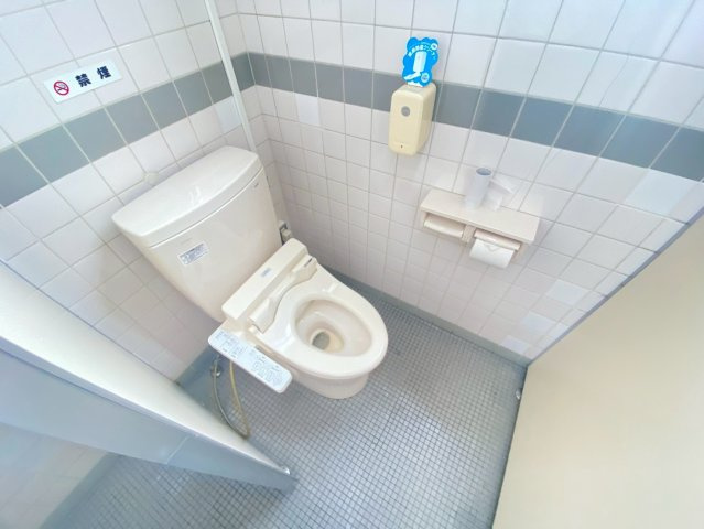 半田　丸万ビルのトイレ