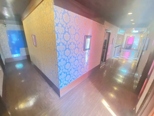 半田　丸万ビルの内装