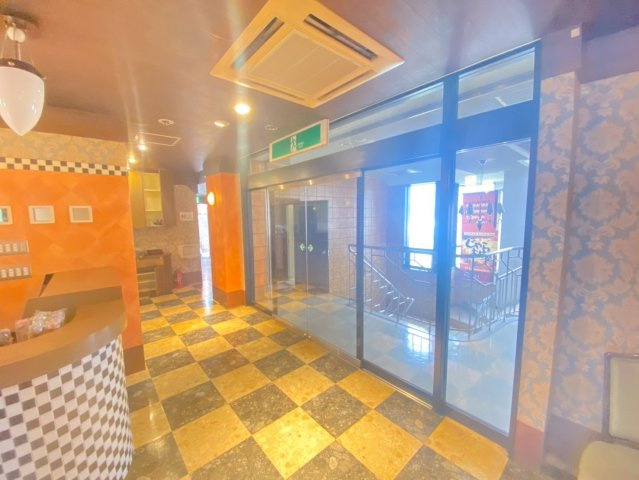 半田　丸万ビルの内装