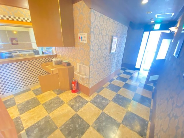 半田　丸万ビルの内装