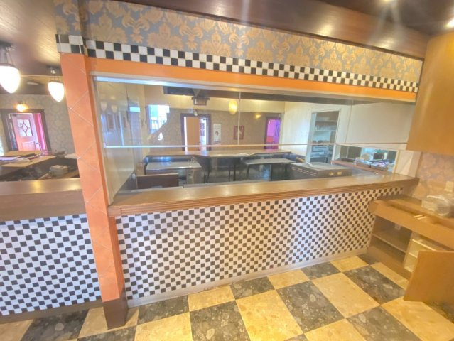 半田　丸万ビルの内装