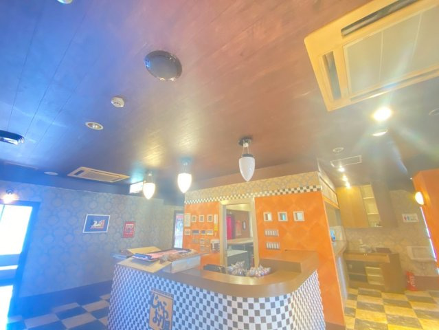 半田　丸万ビルの内装